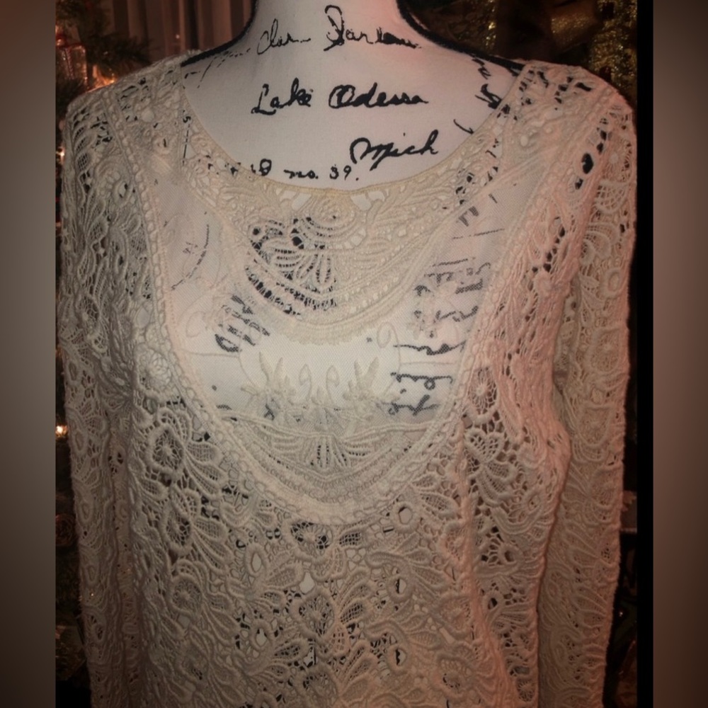 “ZARA TRAFALUC” IVORY COLOR LACE TOP SIZE L EUC